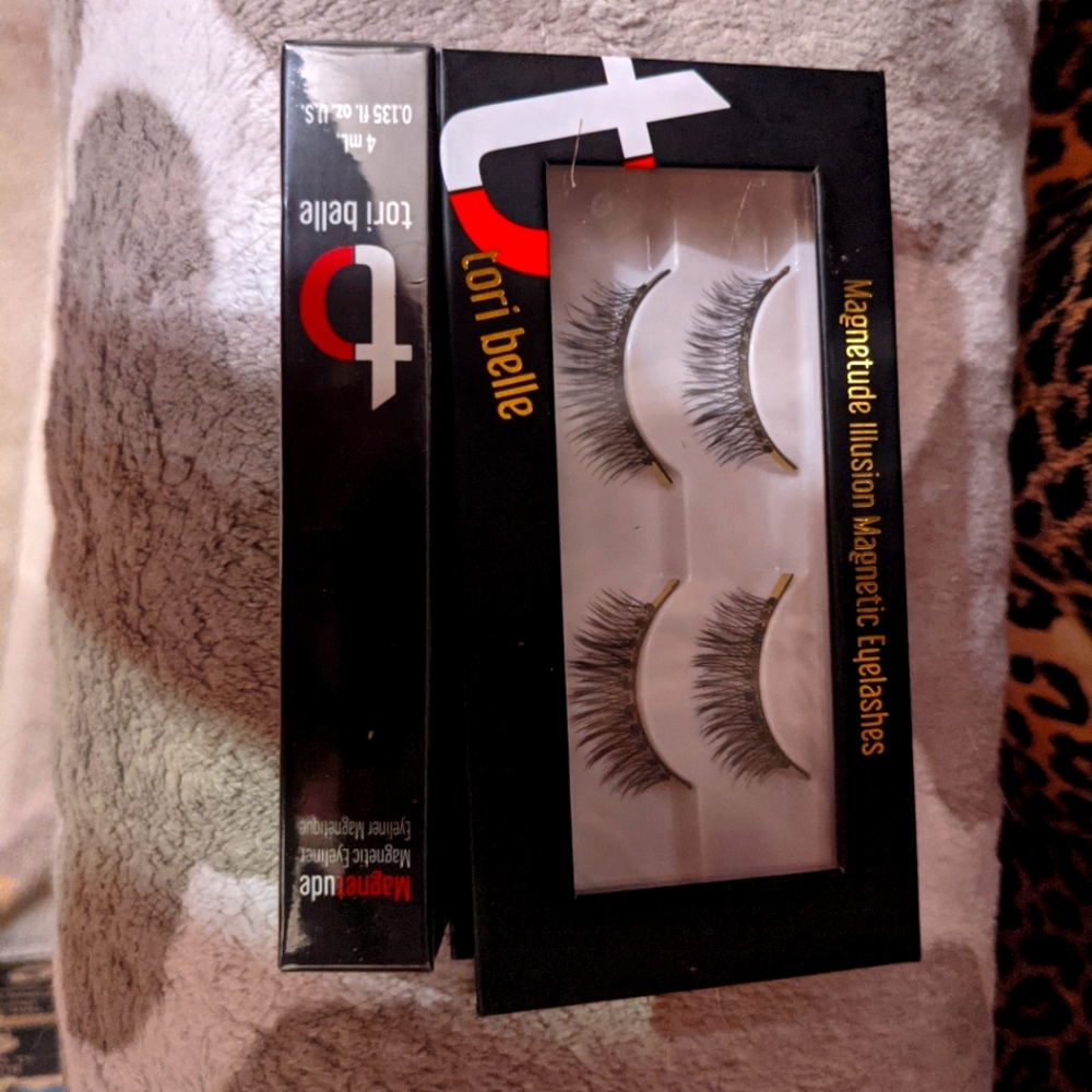Tori belle magnetic lashes and liner